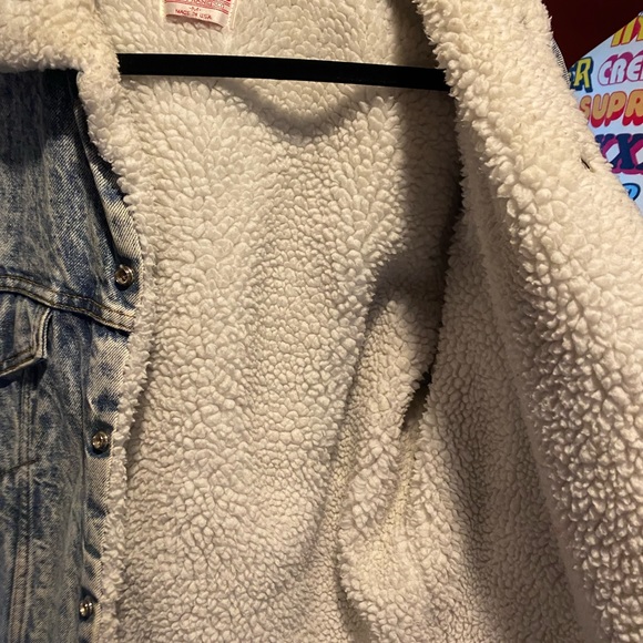 Vintage Levi’s acid wash with fluffy inside - Picture 2 of 4